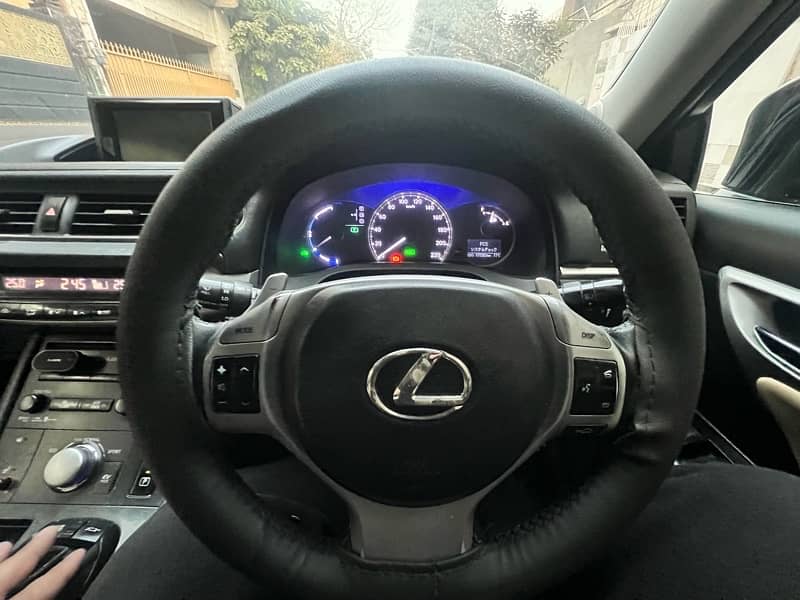 Lexus CT200h 2011 3