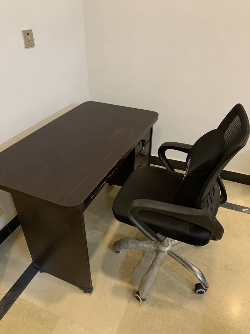 Office chair and table 1