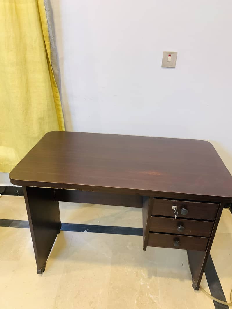 Office chair and table 5