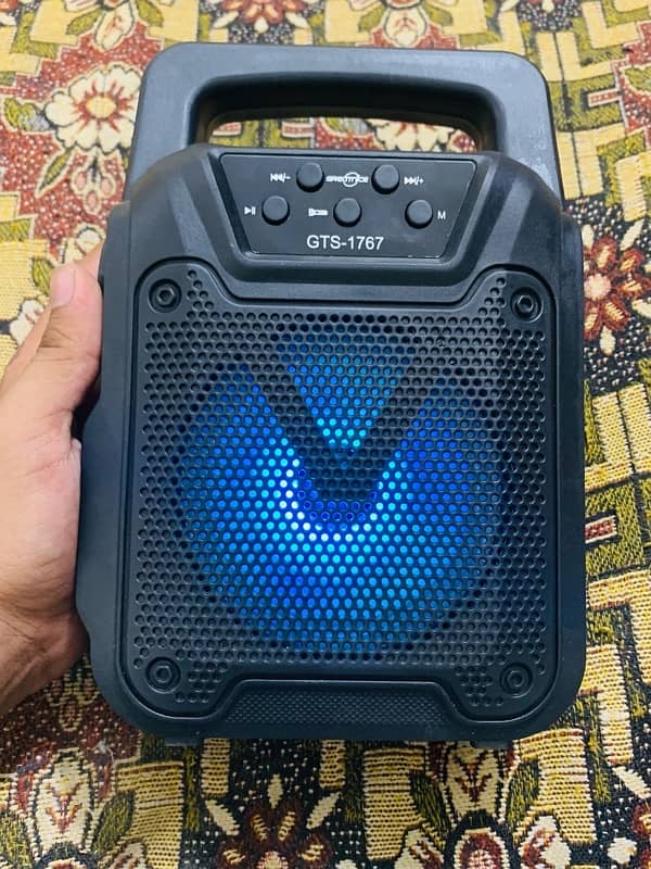 WIRELESS SPEAKER WITH SOLAR CHARGE 2