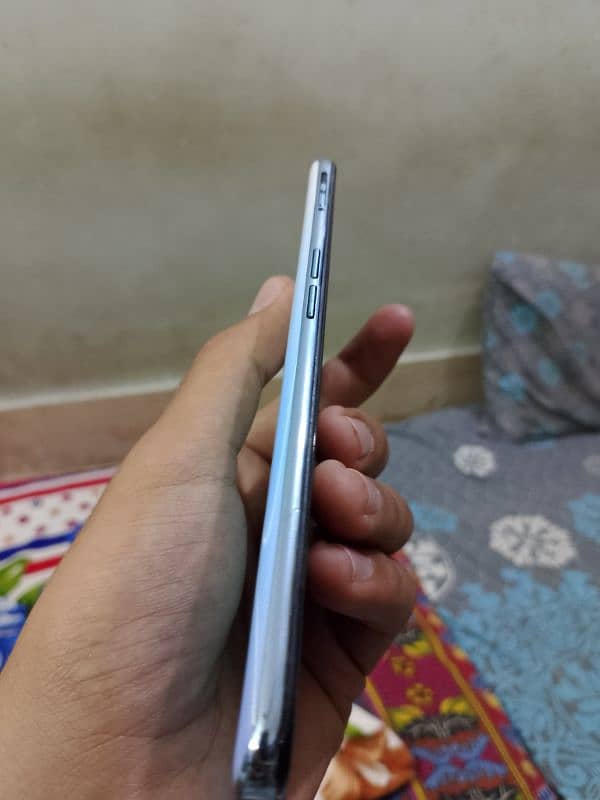 oppo F15 4