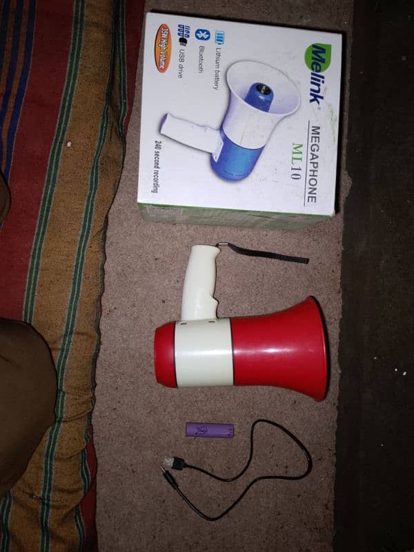 Megaphone, speaker 3