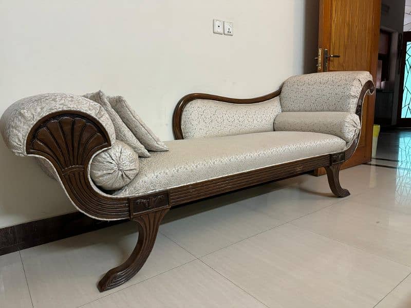 qood quality wood dewan urgent sale 2