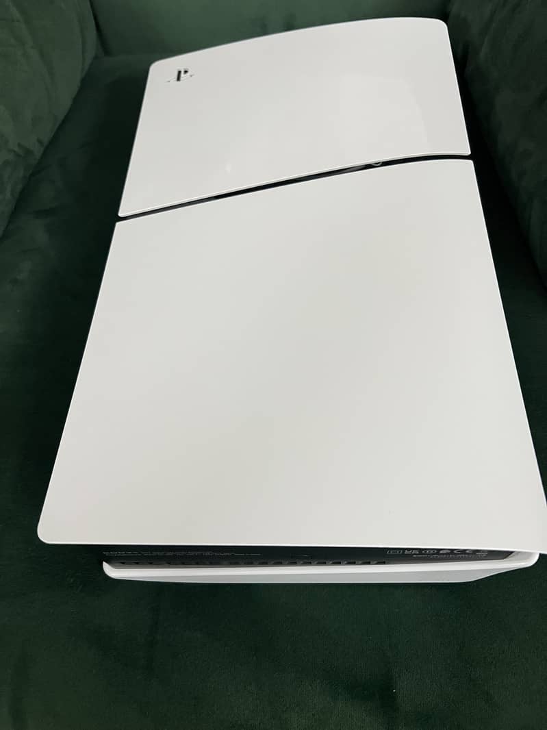 PS5 slim 1tb (Used) + 4 games 2