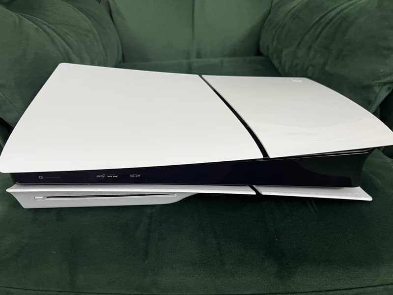PS5 slim 1tb (Used) + 4 games 3