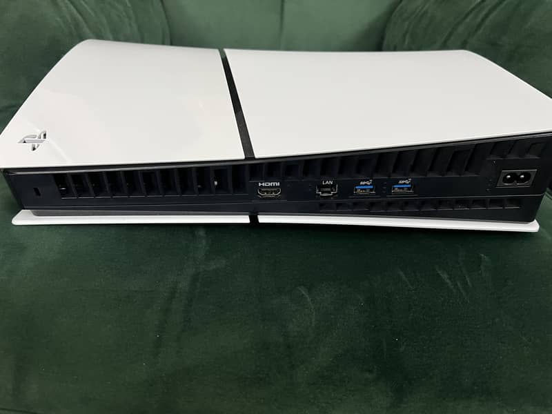 PS5 slim 1tb (Used) + 4 games 4