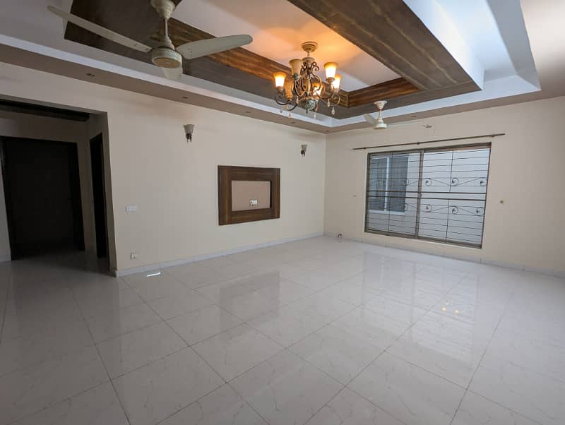 1 Kanal Beautiful House For Sale ideal location 60 feet street 13