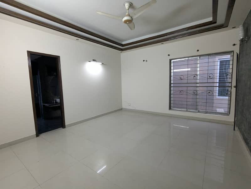 1 Kanal Beautiful House For Sale ideal location 60 feet street 15
