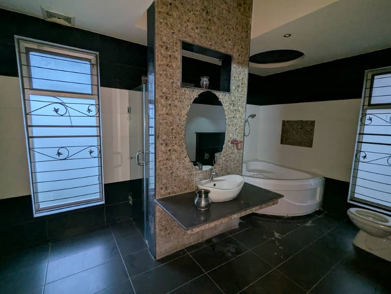 1 Kanal Beautiful House For Sale ideal location 60 feet street 16