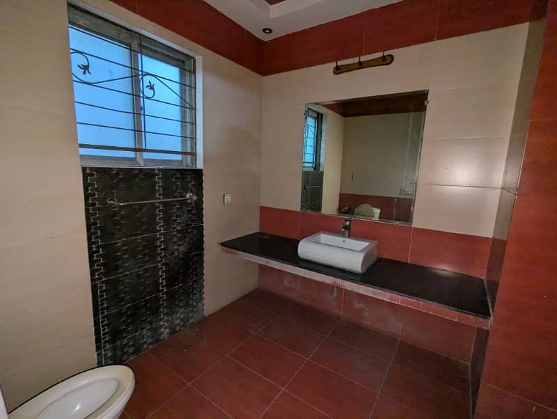 1 Kanal Beautiful House For Sale ideal location 60 feet street 17