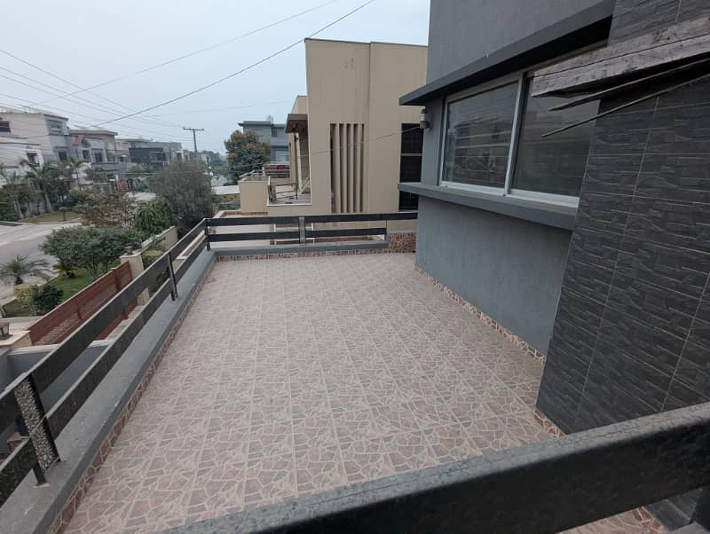 1 Kanal Beautiful House For Sale ideal location 60 feet street 22