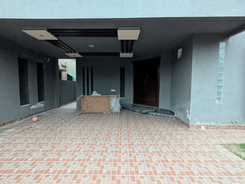 1 Kanal Beautiful House For Sale ideal location 60 feet street 26