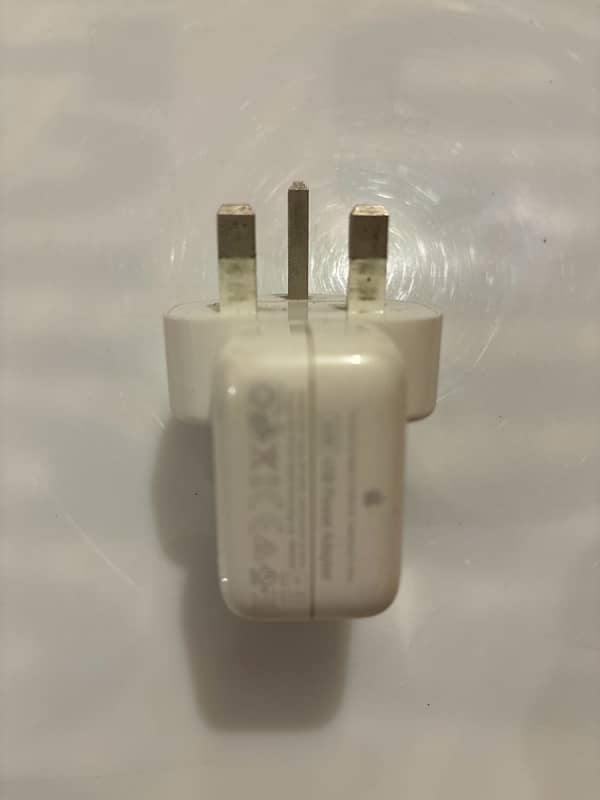 Apple  10 w     USB power Adapter 0