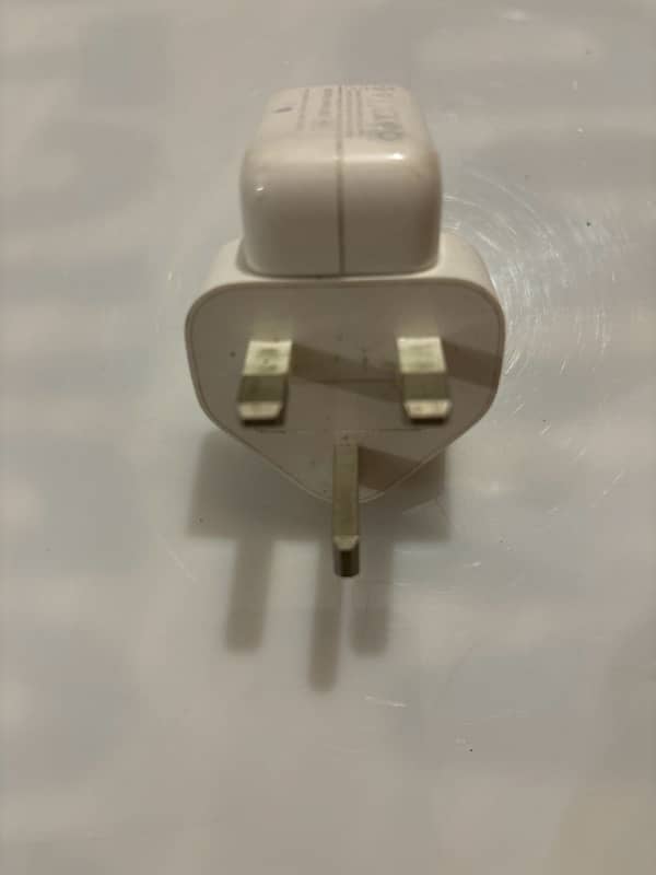 Apple  10 w     USB power Adapter 1