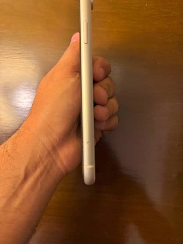 I Phone XR 128 GB 4