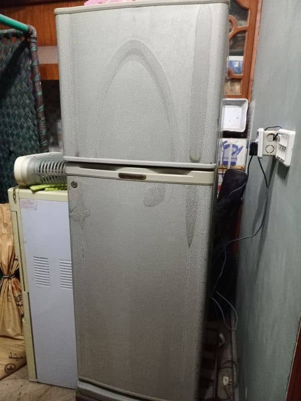 Dawlance fridge with original gas 0