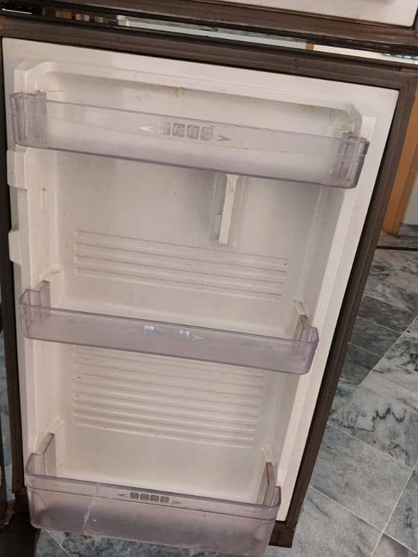 Dawlance fridge for sale best cooling 4
