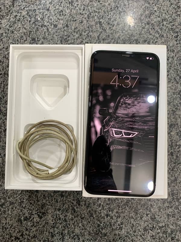 Iphone xs max with original box 1