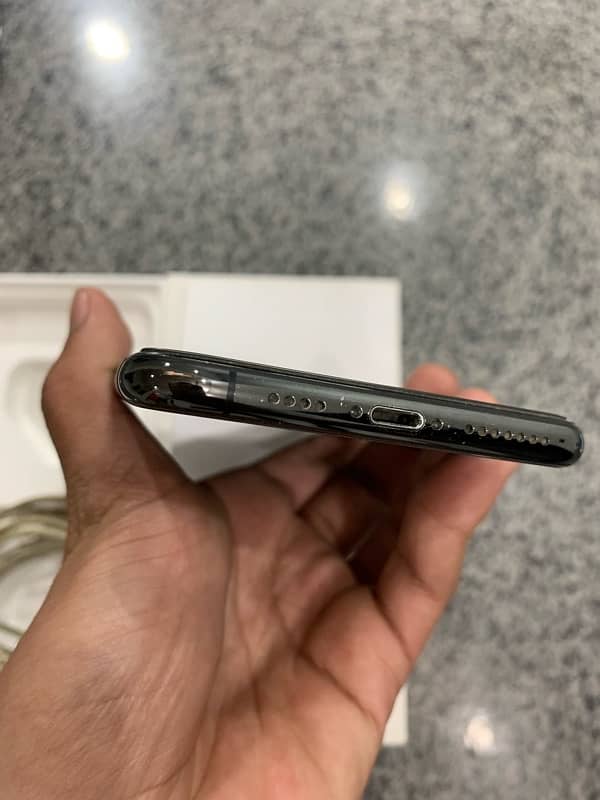Iphone xs max with original box 7