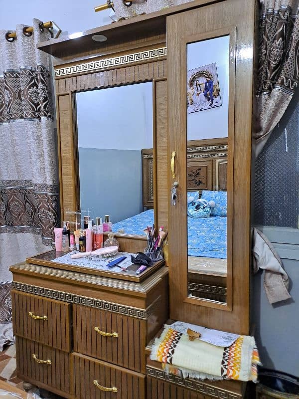 King Bed + dressing + 2 side table + 3 door wardobe + dinner wagon 1