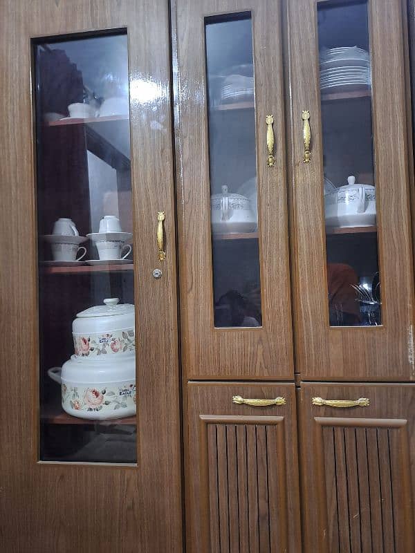 King Bed + dressing + 2 side table + 3 door wardobe + dinner wagon 4
