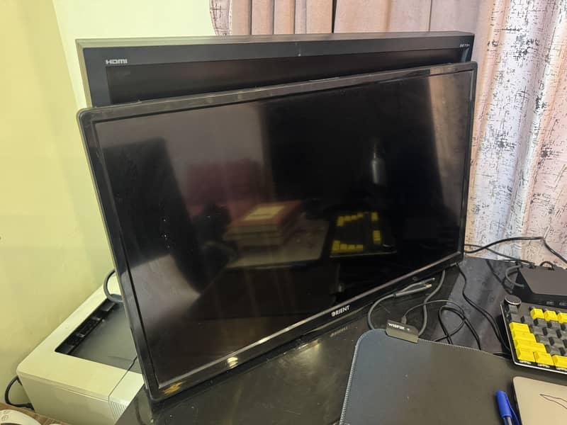 Samsung 32 inch and orient 29 inch lcds 1