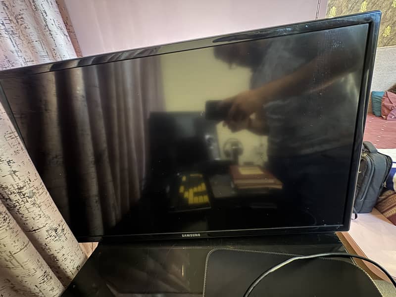 Samsung 32 inch and orient 29 inch lcds 4