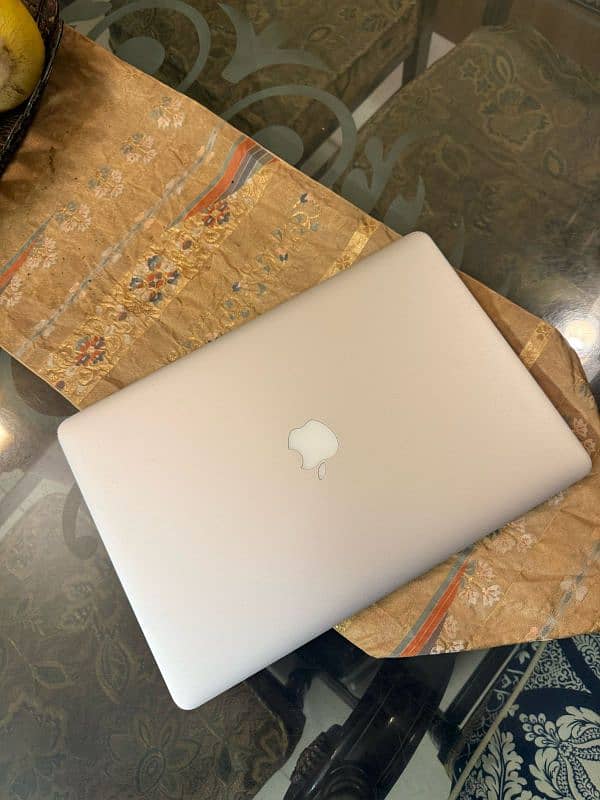MacBook pro 2015 15 inches 6