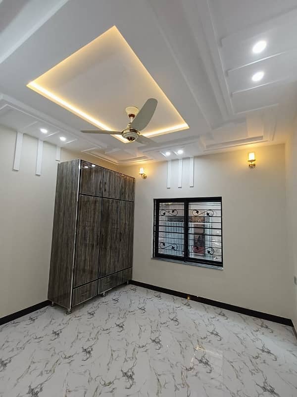 Prime Location Lahore Medical Housing Society Upper Portion Sized 1 Kanal Is Available 4