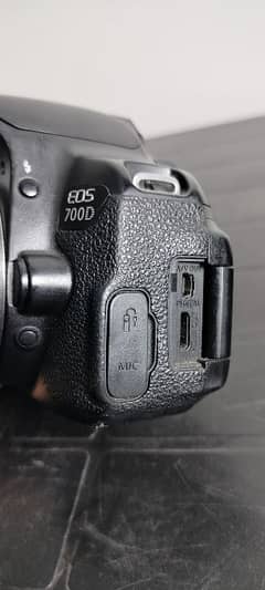 canon 700D with 18/135 lance SD card 64GB. large nikon bag pack