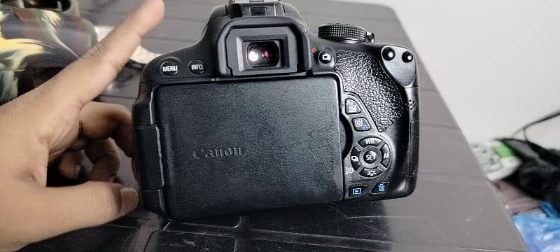 canon 700D with 18/135 lance SD card 64GB. large nikon bag pack 1