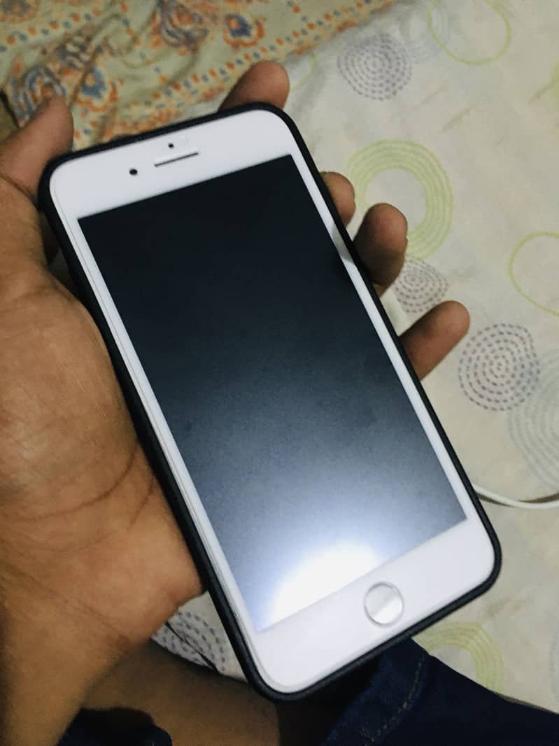 Hey i am selling my iphone 7plus pta aproved 2