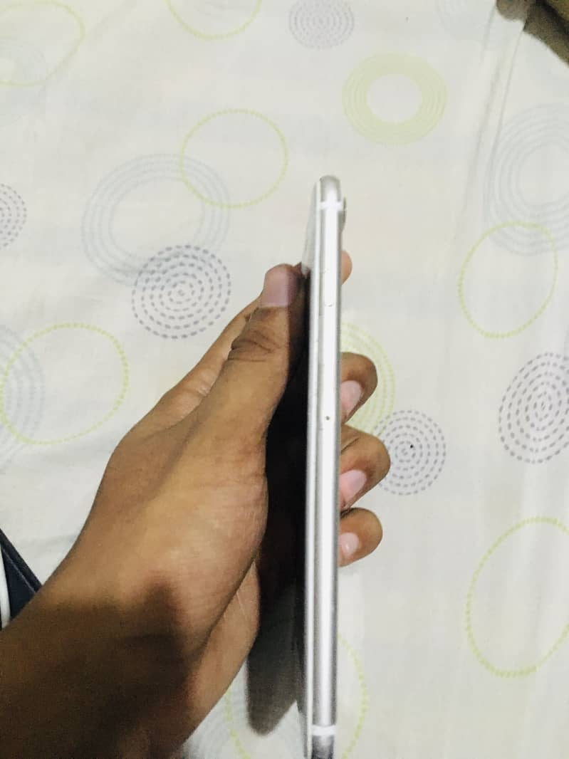 Hey i am selling my iphone 7plus pta aproved 5