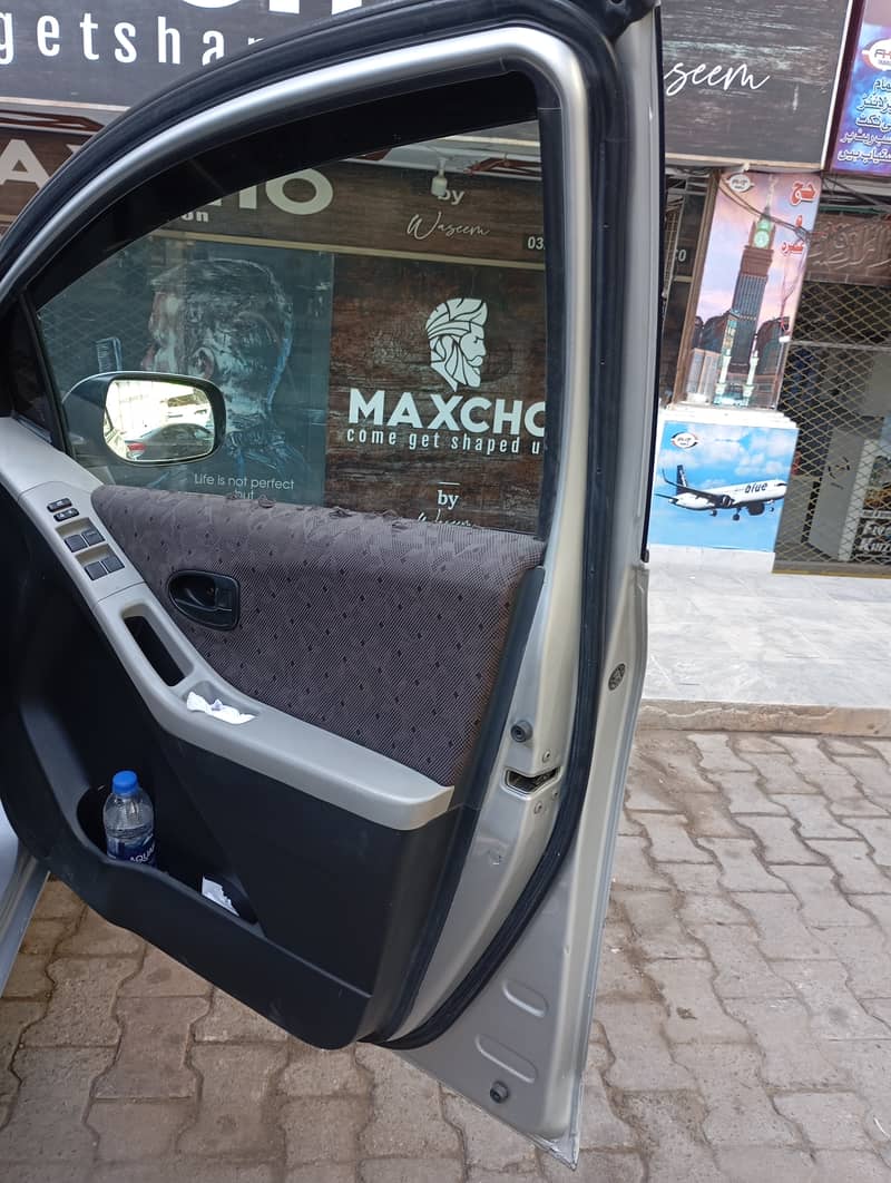 Toyota Vitz 2008/2012 3