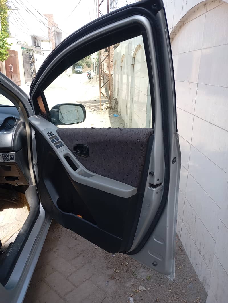Toyota Vitz 2008/2012 4