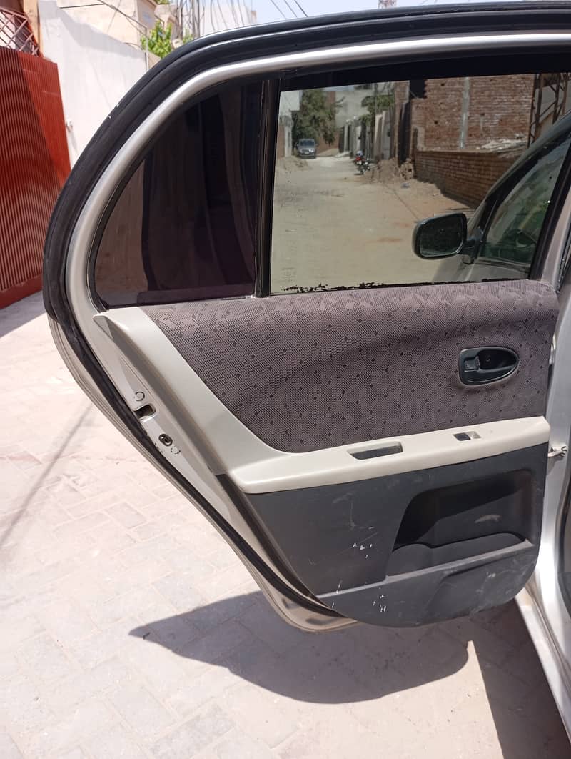 Toyota Vitz 2008/2012 5