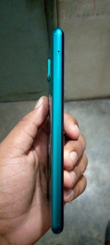 Sharp Aquos R3 non  pta 1