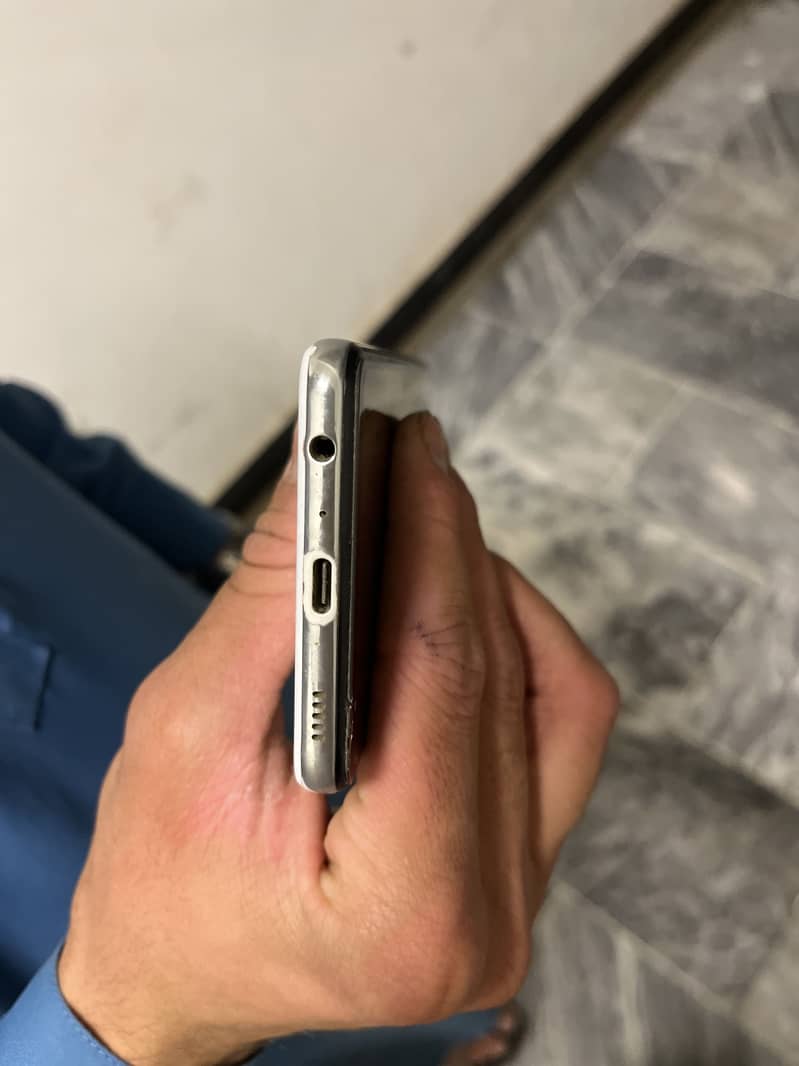 Samsung galaxy a32 with box and charger 10/10 3