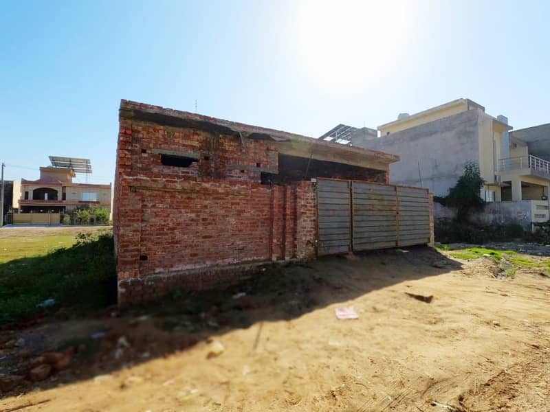 Your Dream Grey Structure 10 Marla House Is Available In LDA Avenue - Block M 1