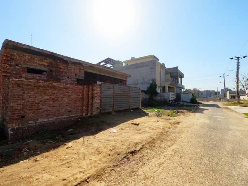Your Dream Grey Structure 10 Marla House Is Available In LDA Avenue - Block M 2