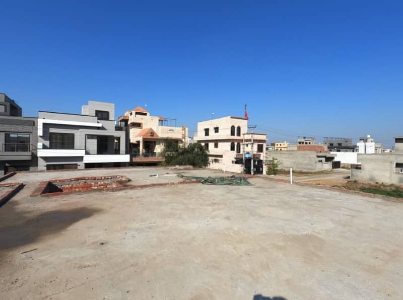Your Dream Grey Structure 10 Marla House Is Available In LDA Avenue - Block M 18