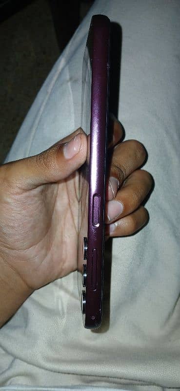 Samsung phone for sale (good price) 3