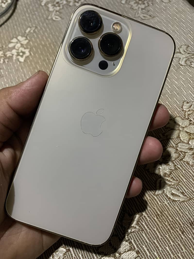 iPhone 13 Pro golden jv 0