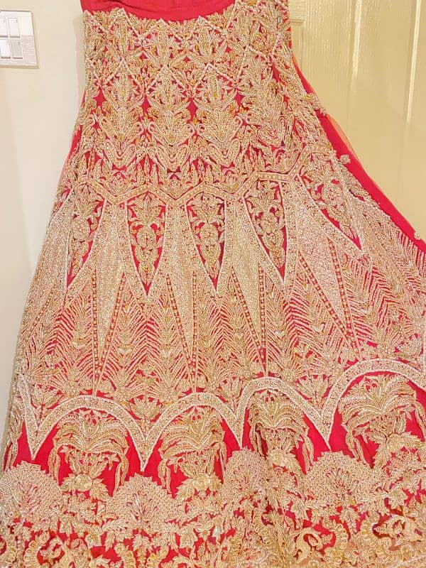 Full heavy bridal lehnga . Just one time used.  Fabric chiffon. 0