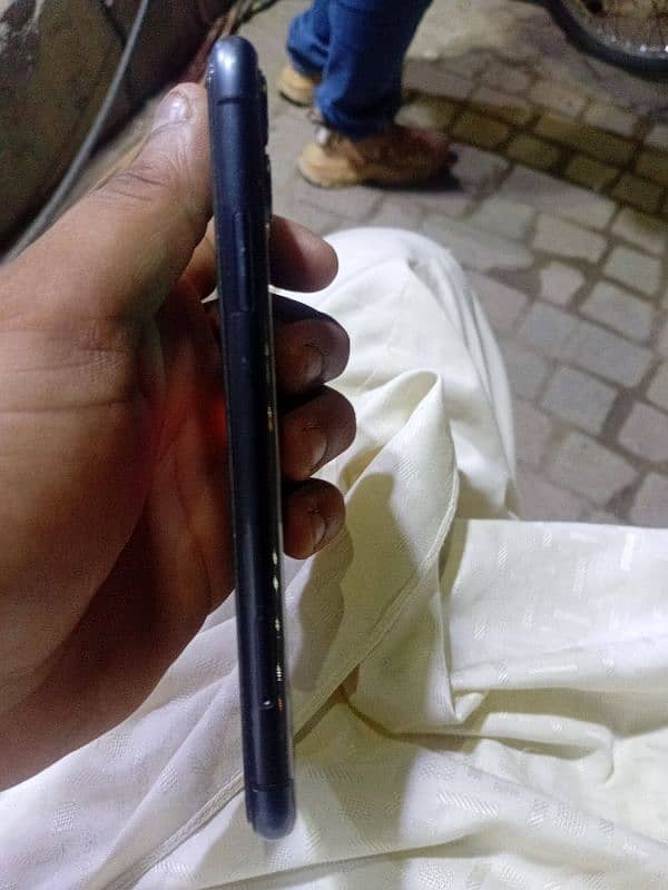 I phon 11 for sale 3