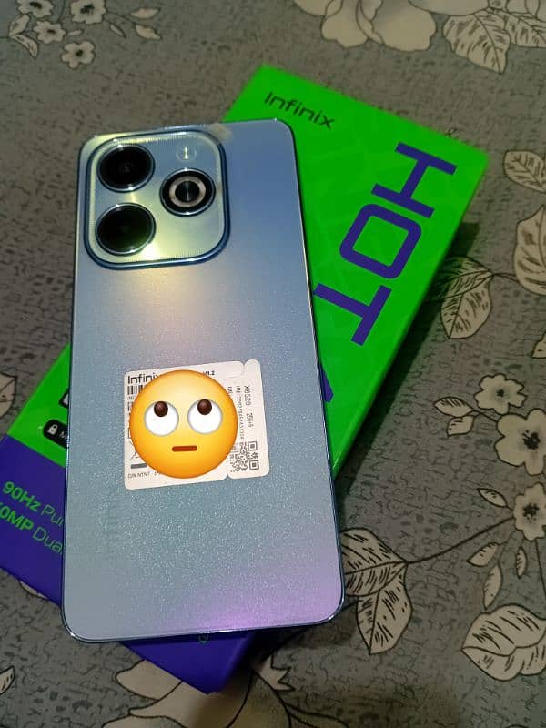 infinix hot 40i.   8/256 3