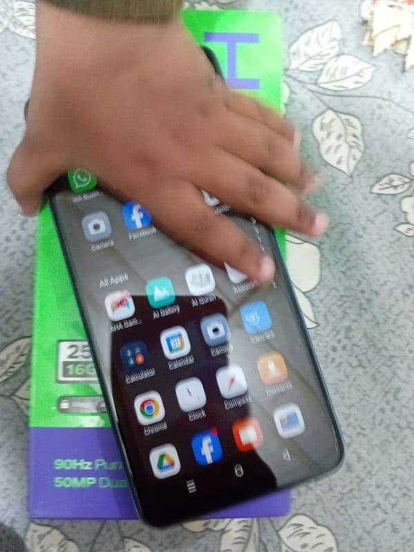 infinix hot 40i.   8/256 4