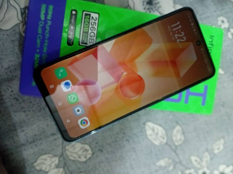 infinix hot 40i.   8/256 7
