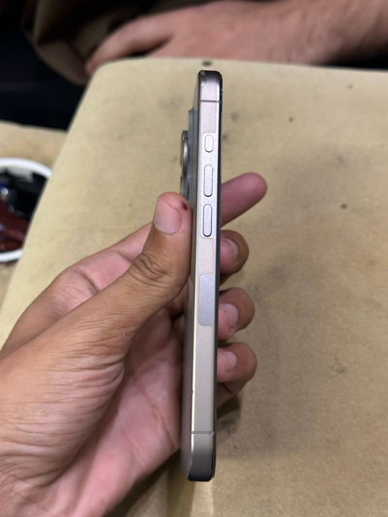 iphone 15pro 10/9 128 jv screen dot 91b health 328 cycle count 1