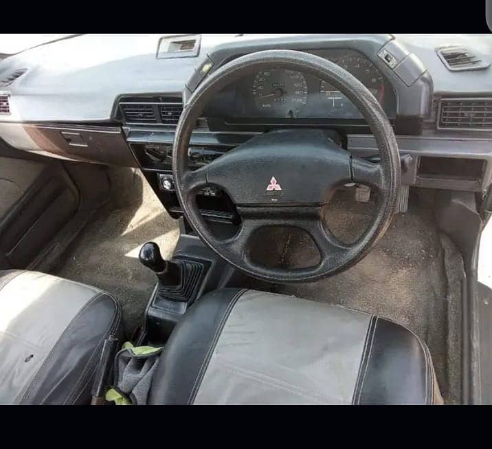 Mitsubishi Lancer 1990 5